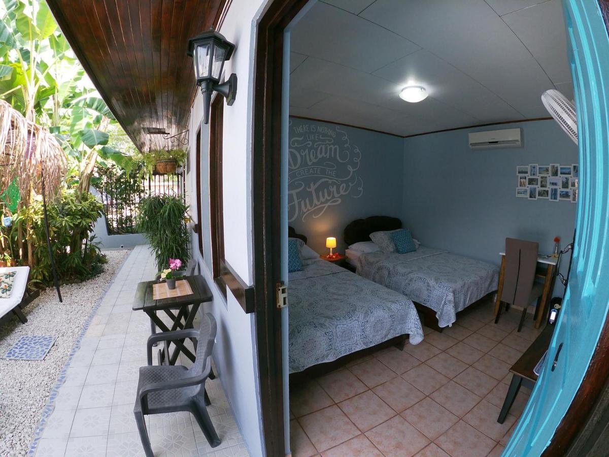 Hotel Perico Azul & Surf Camp Jacó Exteriör bild