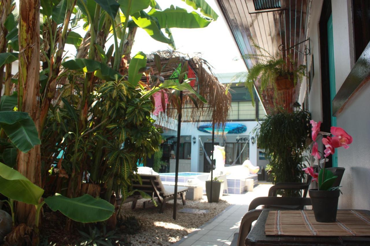 Hotel Perico Azul & Surf Camp Jacó Exteriör bild