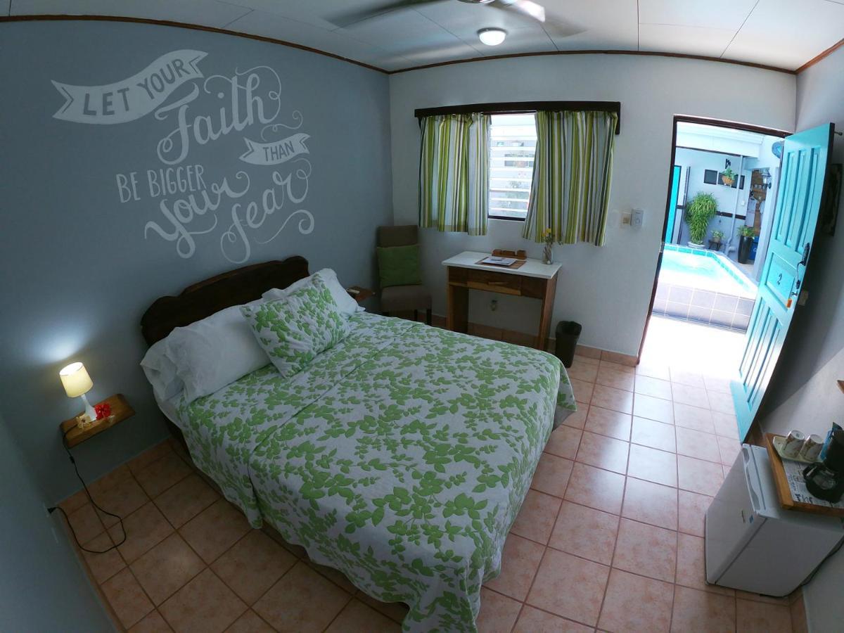 Hotel Perico Azul & Surf Camp Jacó Exteriör bild