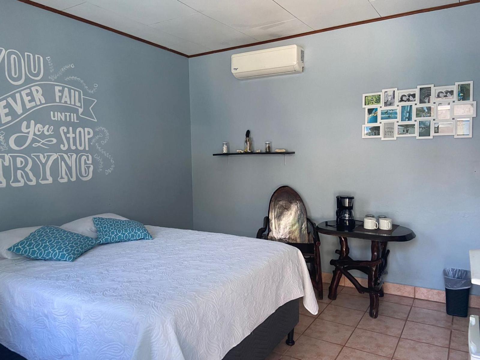 Hotel Perico Azul & Surf Camp Jacó Exteriör bild